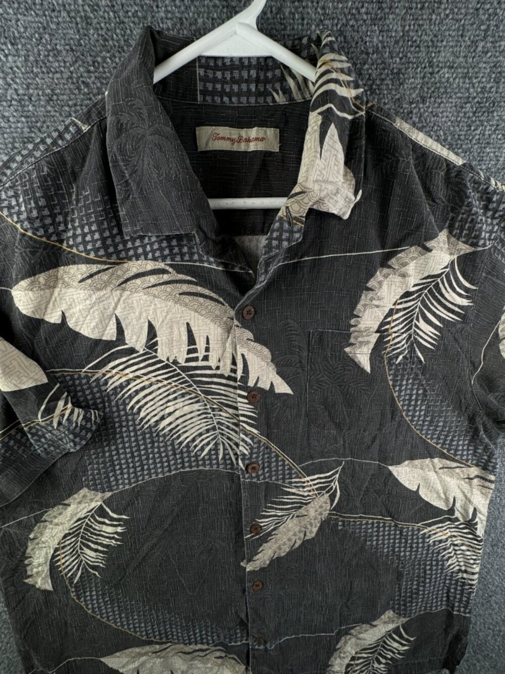 Tommy Bahama Short Sleeve Button Up Hawaii Shirt Gray Floral XL All Silk Beach